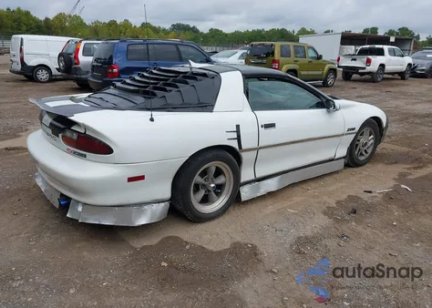 1997 Chevrolet Camaro Z28 z USA, uszkodzony, nr VIN 2G1FP22P1V2106094